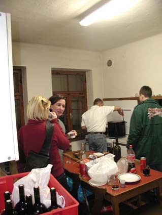 02PripravaSpagetov.JPG (26906 bytes)